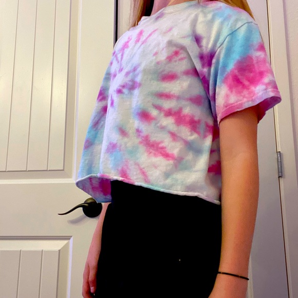 2 tie-dye cropped shirts - Picture 2 of 3